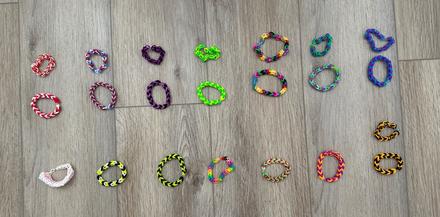 Náramok z gumičiek, 