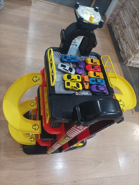 Poschodová garáž,