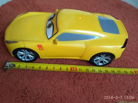 Veľké žlté cars auto, 