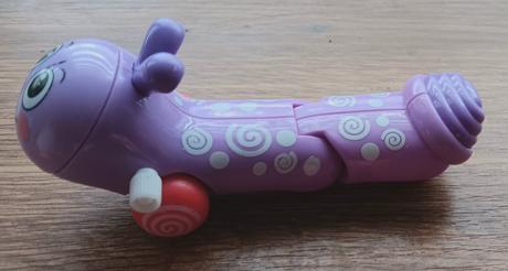 4 x gumená hračka a naťahovacia húsenica, 