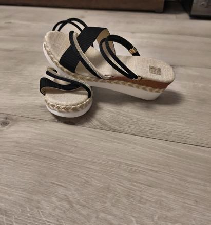 Shein - sandále a šľapky v jednom, 38