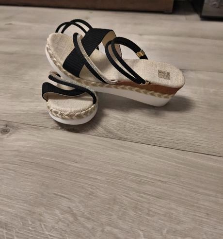 Shein - sandále a šľapky v jednom, 38