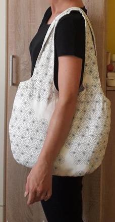 Kvetinová biela kabelka,