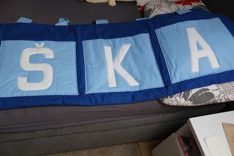 Vreckár na stenu s menom miška,