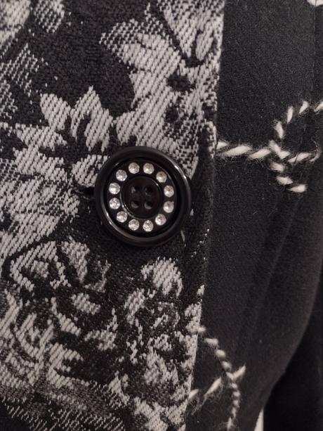 Vyšívaný kabát, s