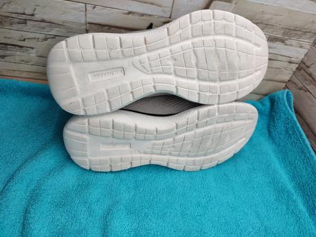 Skechers 42 - šedé našuchovacie tenisky, skechers,42