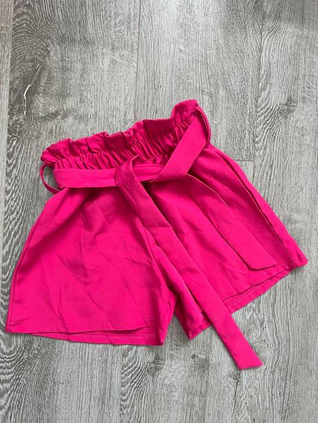 Ruzove kratasky, 140