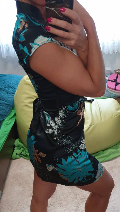 Vzorovane satenove saty, s