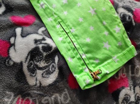 Tenšie bedrové rifle, 28