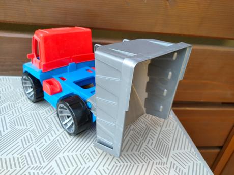 Väčšie nákladné auto,