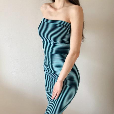 Obtiahnuté šaty s pásikmi, s