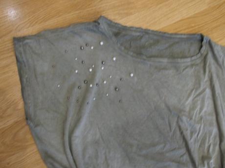 Zelené tričko s guľôčkovou aplikáciou v. 44/46, 44