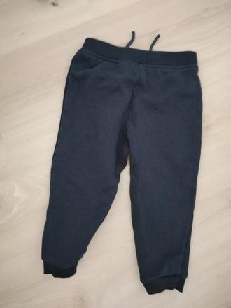 Tmavomodre uni teplaky sadnu od 80 do 98, 