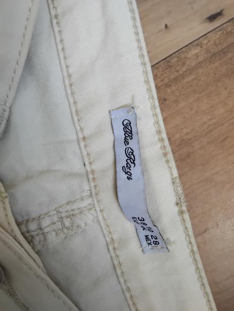 Roztrhané nohavice, 38