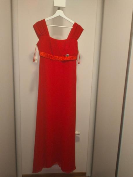 Šifónové spoločenské šaty na ramienka, 38