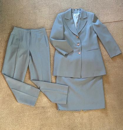 Dámsky komplet (sako, nohavice, sukňa), l