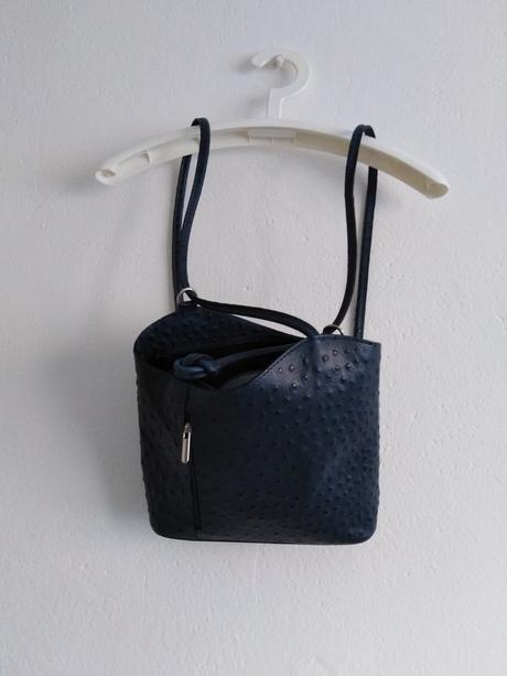 Tmavomodrá celokožená kvalitná kabelka /ruksačik, 