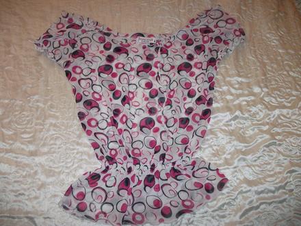 Bielo ruzova bluzka, 134