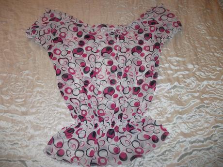 Bielo ruzova bluzka, 134