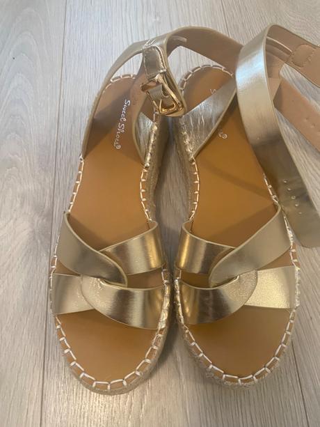 Sandale pošta v cene, 39