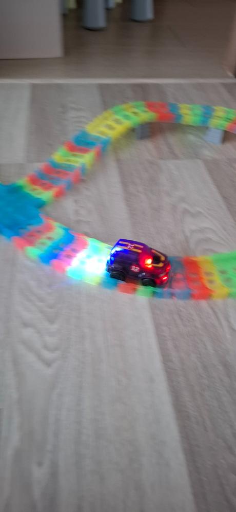 Autíčková dráha svietiaca,