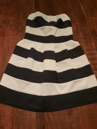 Šaty letné bez ramienok, s