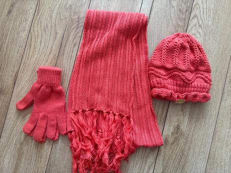 Suprava čiapka,šal,rukavice, s