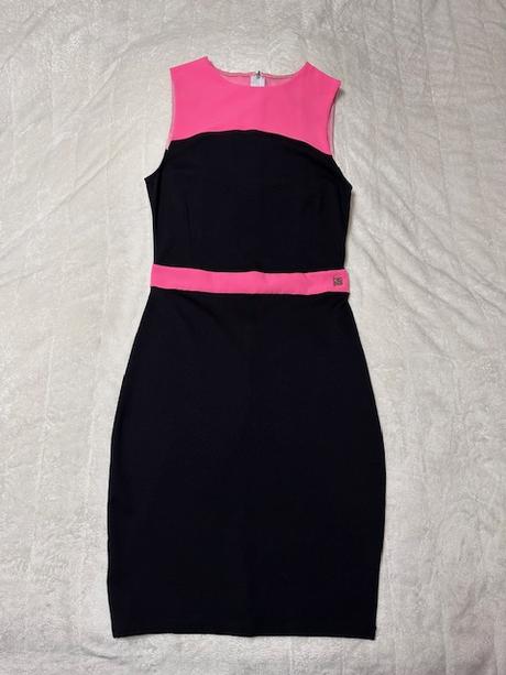 Elegantné úzke šaty s neónovou ružovou zn. magenta, m