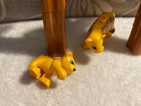 Lego leopardia rodinka a stromy, 