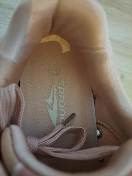 Ružové topanky, graceland,36