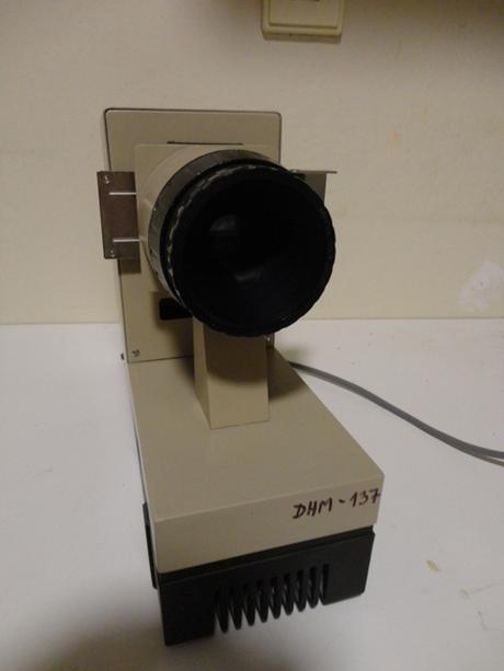 Premietačka na diapozitívy - 2 druhy, 