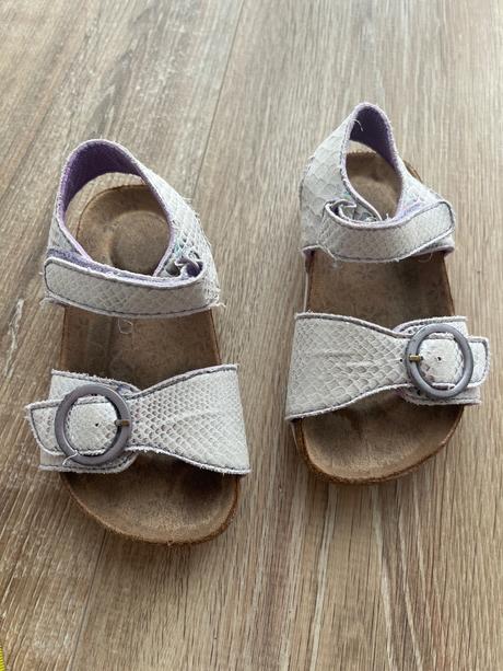 Sandalky, reserved,24