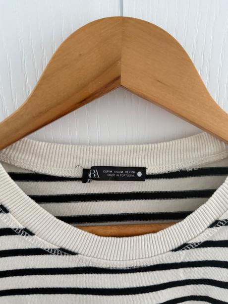 Krémová mikina s čiernymi vodorovnými pruhmi zo za, zara,m