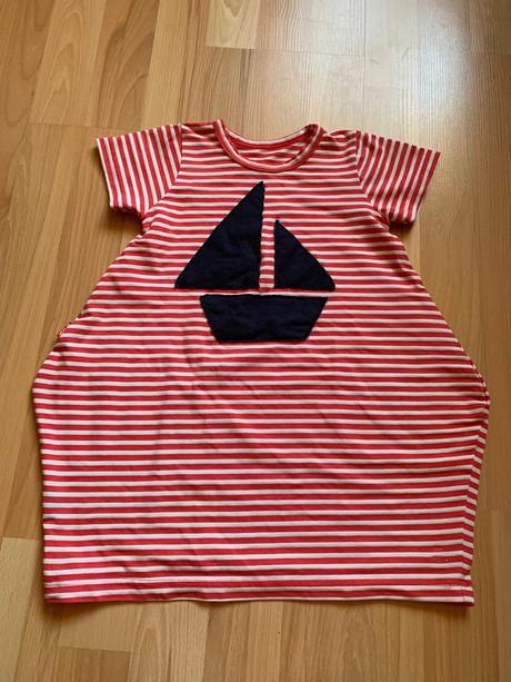 Pruhované šaty, 98