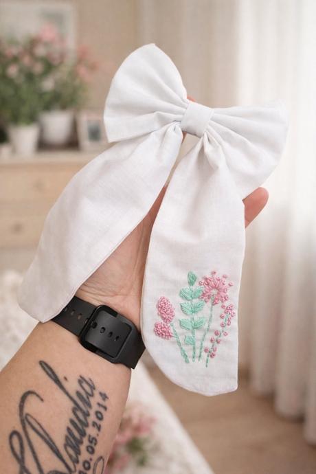 Ručne vyšívaná mašla, 