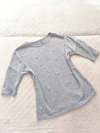 Tenký sivý svetrík s perličkami, m