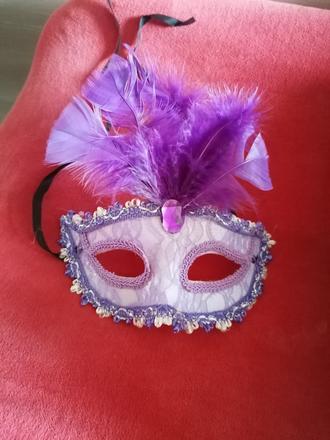 Škraboška už aj s poštou,