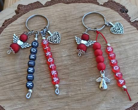 Kľúčenky s menami anjelikom z minerálov a korálok, 