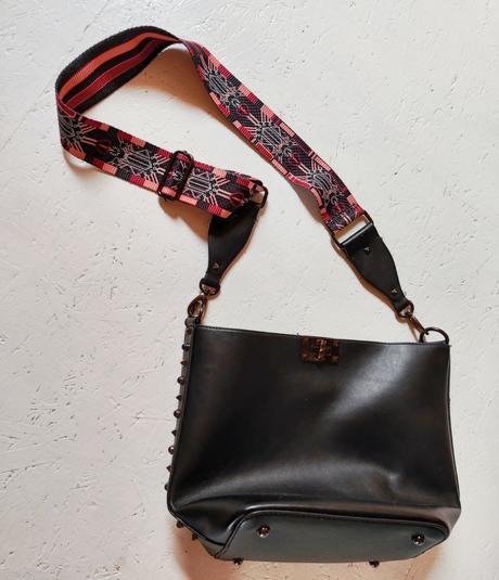 Kabelka cez plece, 