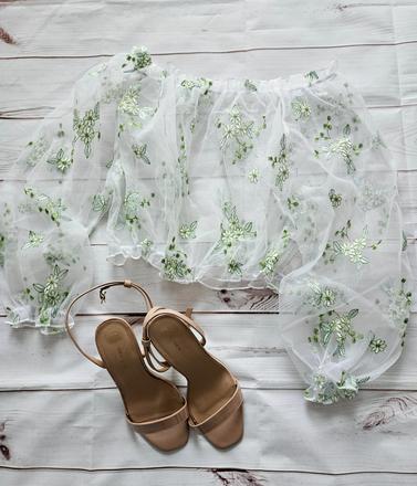 Krásna priesvitná blúzka,