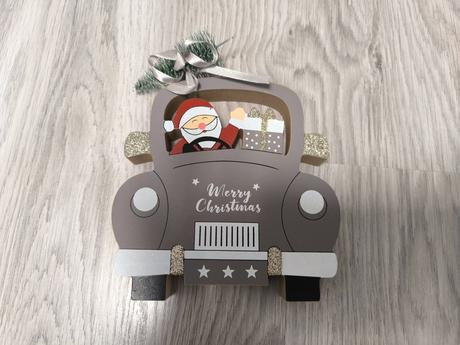 Vianočná dekorácia auto santa, 