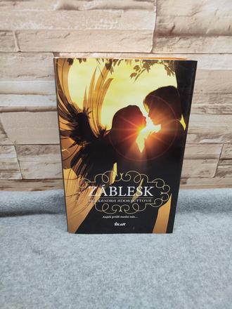 Záblesk - alexandra adornetto, 