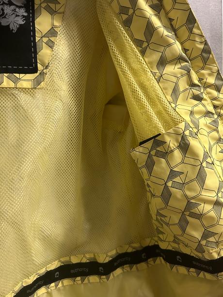 Nepremokavá bunda, 38