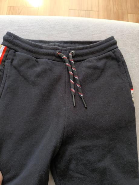 Hrubšie teplaky, 128