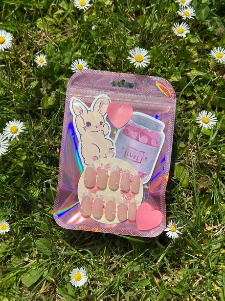 Nové umelé nechty s perličkami, 