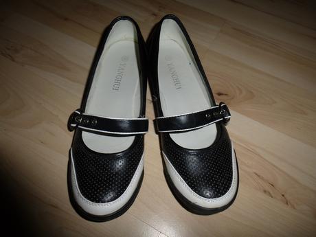 Malo nosene cierno-biele, 38