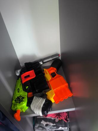 Na predaj ponúkam hračkárske zbrane typu nerf.,