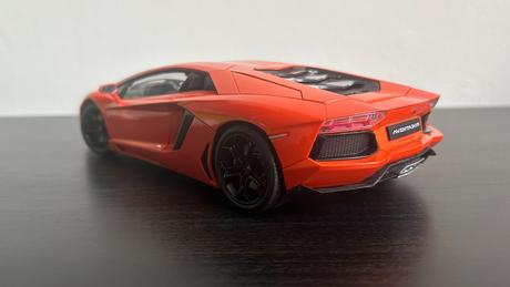 Lamborghini aventador 1/18 welly nex,