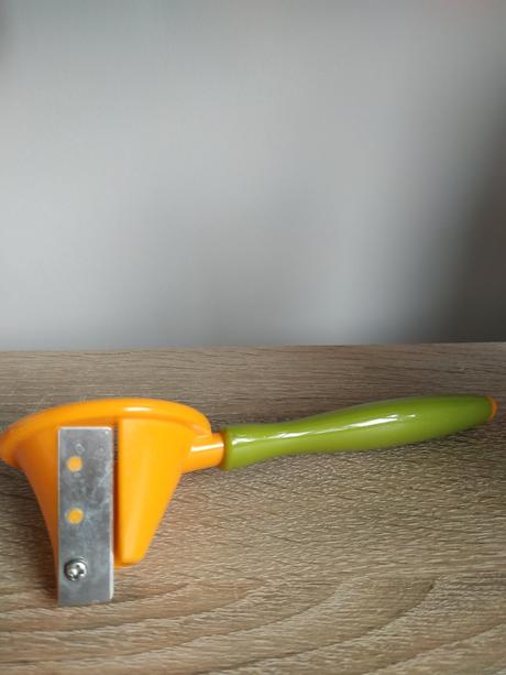 Krajac na ozdobne spiraly z mrkvy tescoma, 