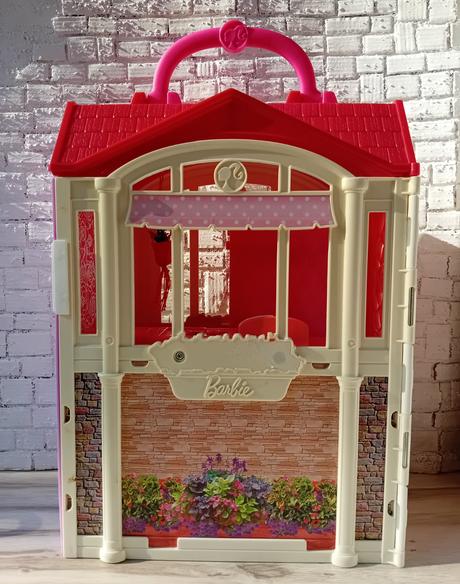 Barbie dom s bábikami a so psom, 